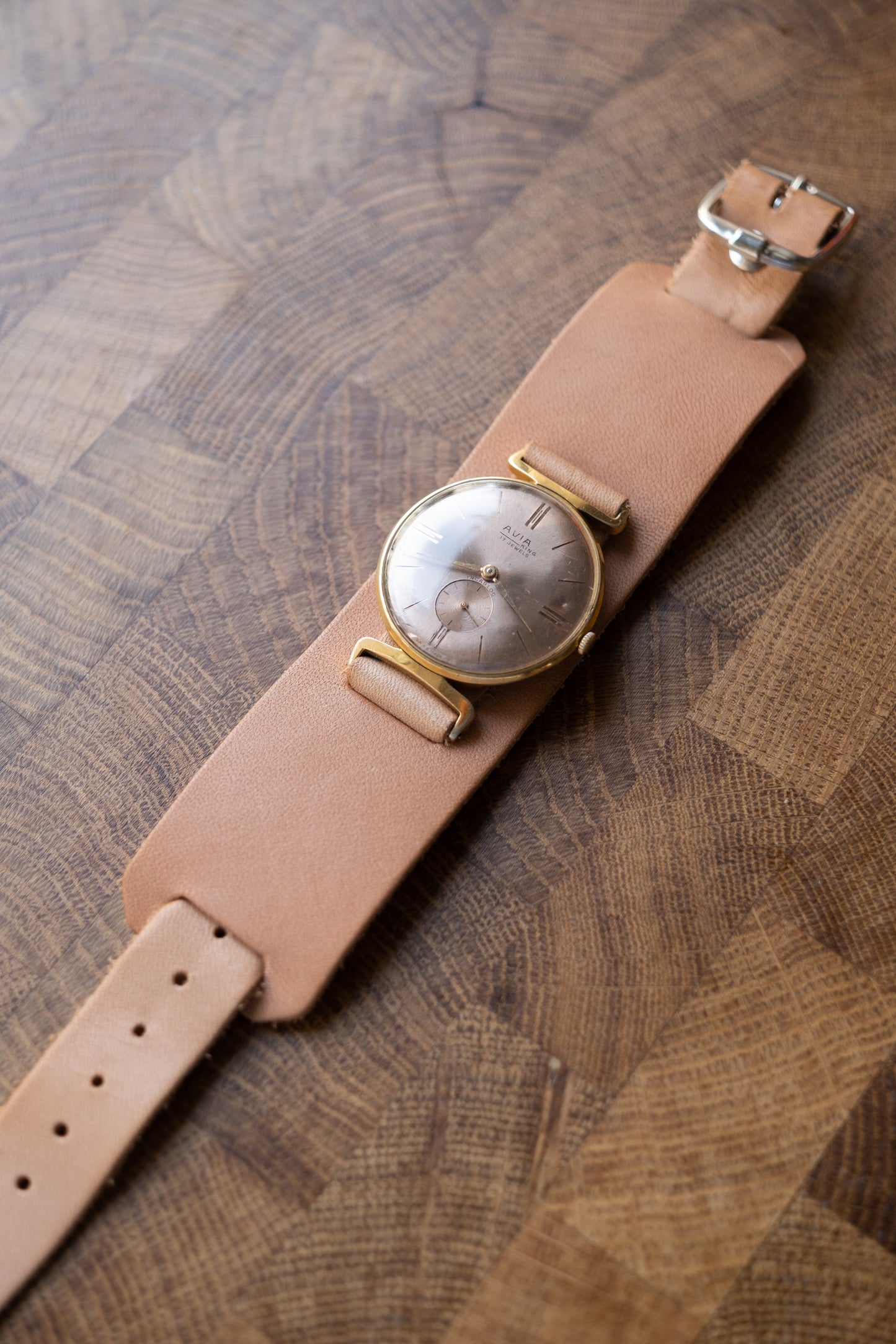 Avia King 17 Jewels Incabloc Swiss Made Vintage Watch